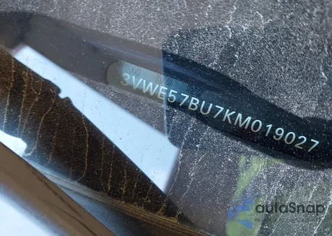 2019 Volkswagen Jetta 1.4T Sel z USA, uszkodzony, nr VIN 3VWE57BU7KM019027